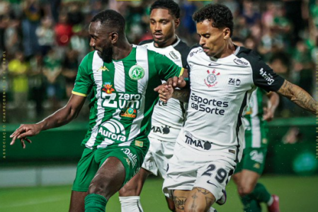 Allan e Bolasie em Chapecoense x Corinthians