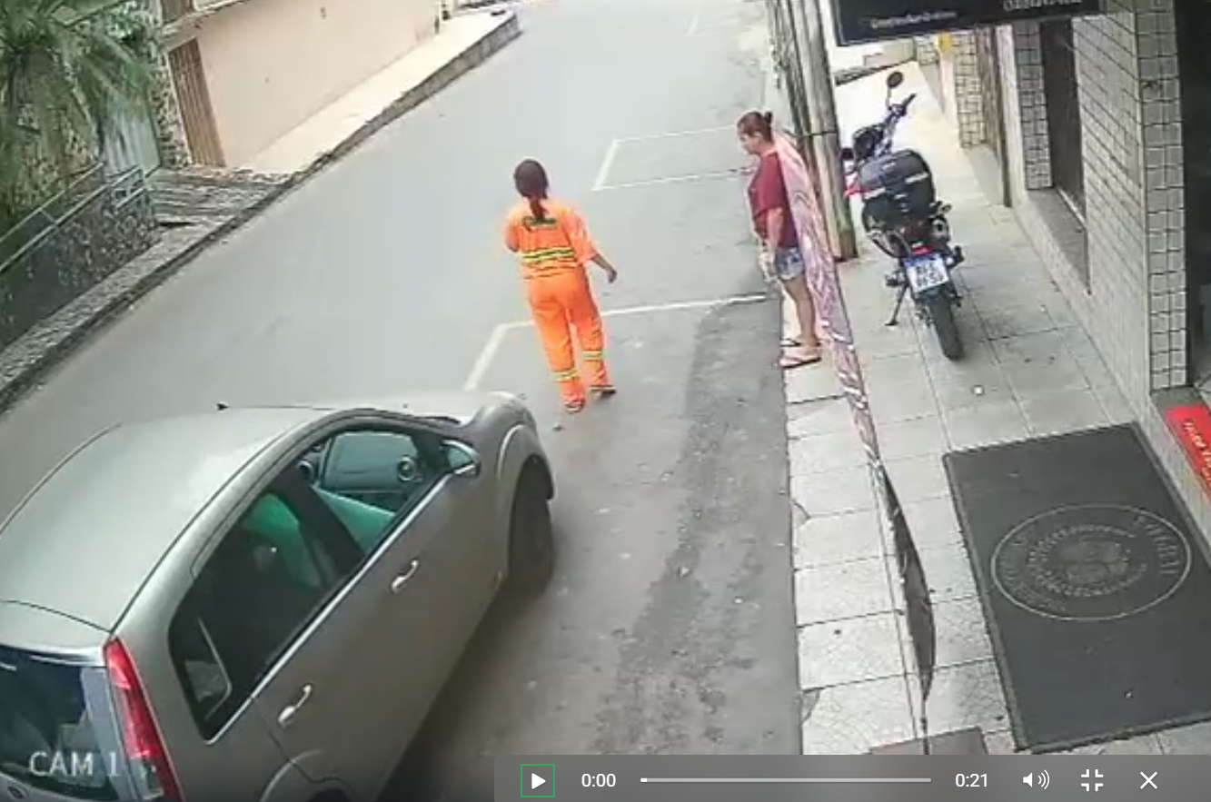 Trabalhadora é atropelada por carro na contra mão em Fabriciano