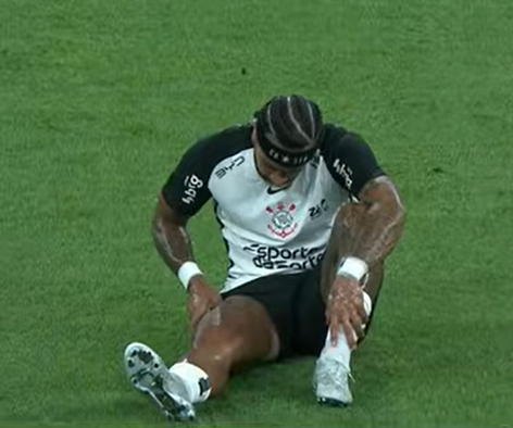 Memphis sente problema físico e deixa Corinthians x Flamengo
