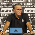 Cuca critica atuação do VAR em gol anulado do Santos contra o Cruzeiro