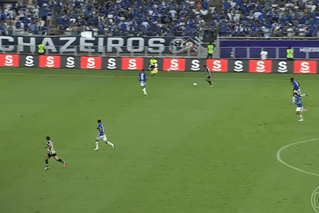Gol anulado de Barreal em Cruzeiro x Santos