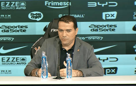 Marcelo Paz, executivo de futebol do Corinthians, em pronunciamento
