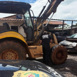 Polícia Civil apreende retroescavadeira adulterada em Ilicínea
