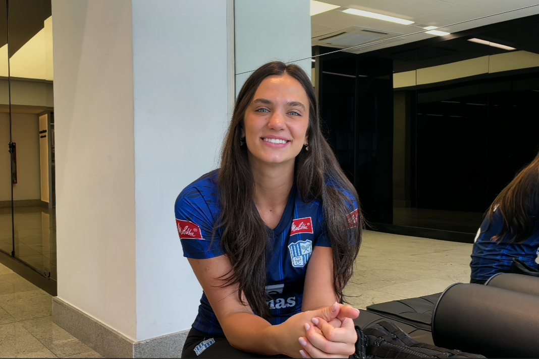 Júlia Kudiess, do Minas, projeta confronto com o Maringá pelos playoffs da Superliga