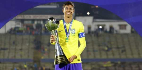 Vitor Reis, zagueiro que pertence ao Grupo City, foi convocado por Ancelotti