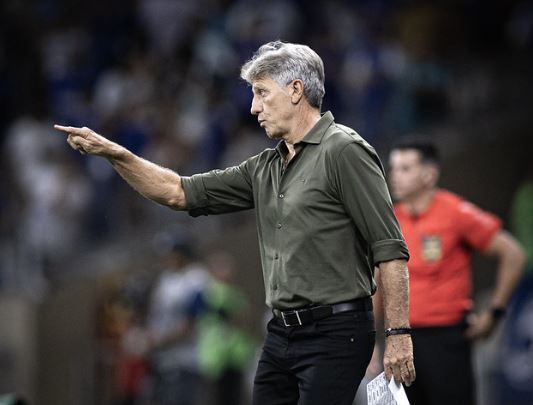 Renato analisa vitória e revela meta do Vasco no Brasileirão