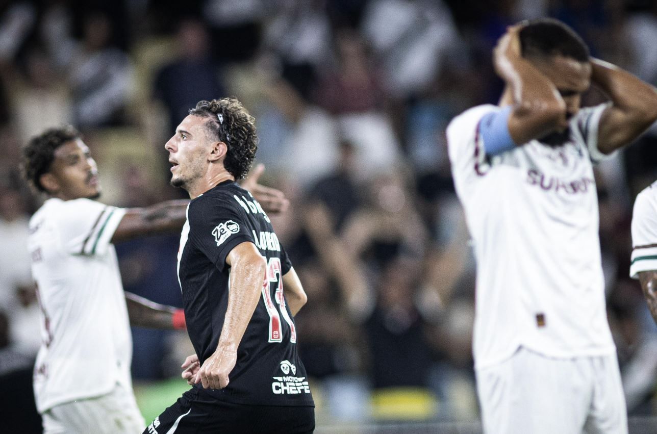 Vasco marca gols no fim e vence o Fluminense de virada pelo Brasileirão