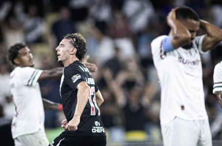 Nuno Moreira, do Vasco, comemora gol marcado contra o Fluminense