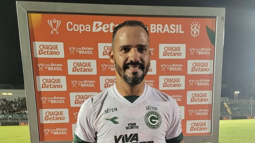 Ex-Cruzeiro decide, Goiás elimina Maringá e avança na Copa do Brasil