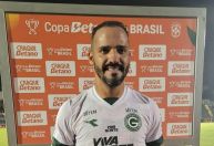 Ex-Cruzeiro decide, Goiás elimina Maringá e avança na Copa do Brasil