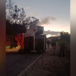 Carreta tomba e interdita trechos da BR-262 e BR-381 em MG