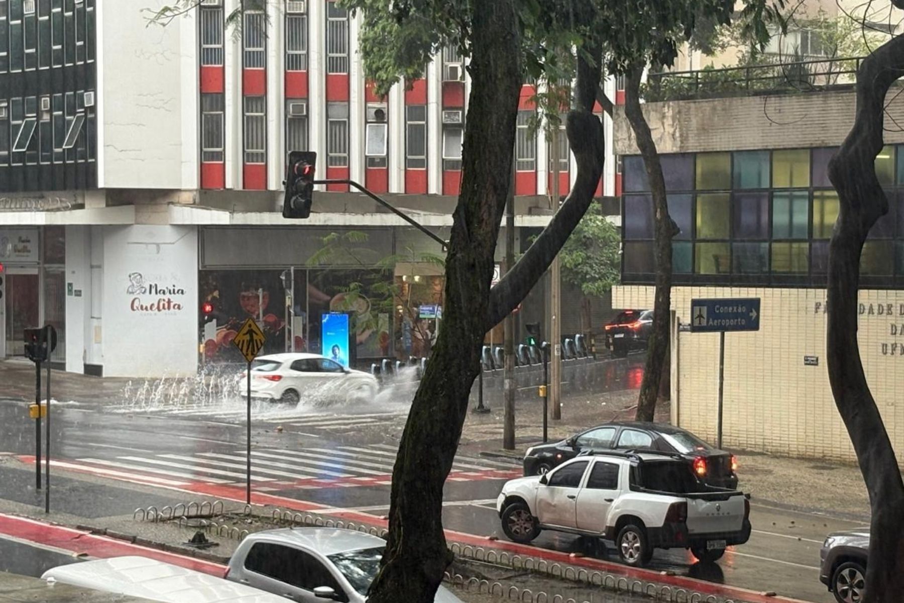 Alerta em MG: BH e outras 540 cidades podem ter chuva de granizo nesta segunda (6)
