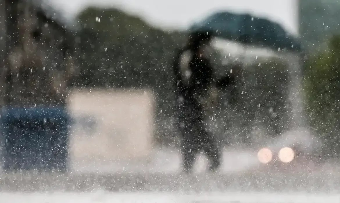 Previsão do tempo: 713 cidades de MG em alerta de perigo potencial de chuva; veja lista