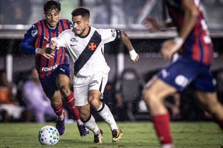 Coutinho em ação pelo Vasco