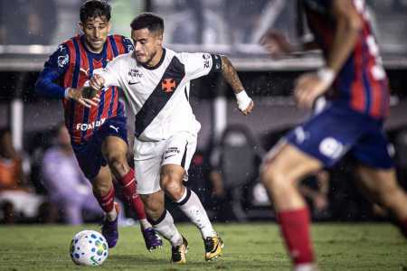 Coutinho em ação pelo Vasco