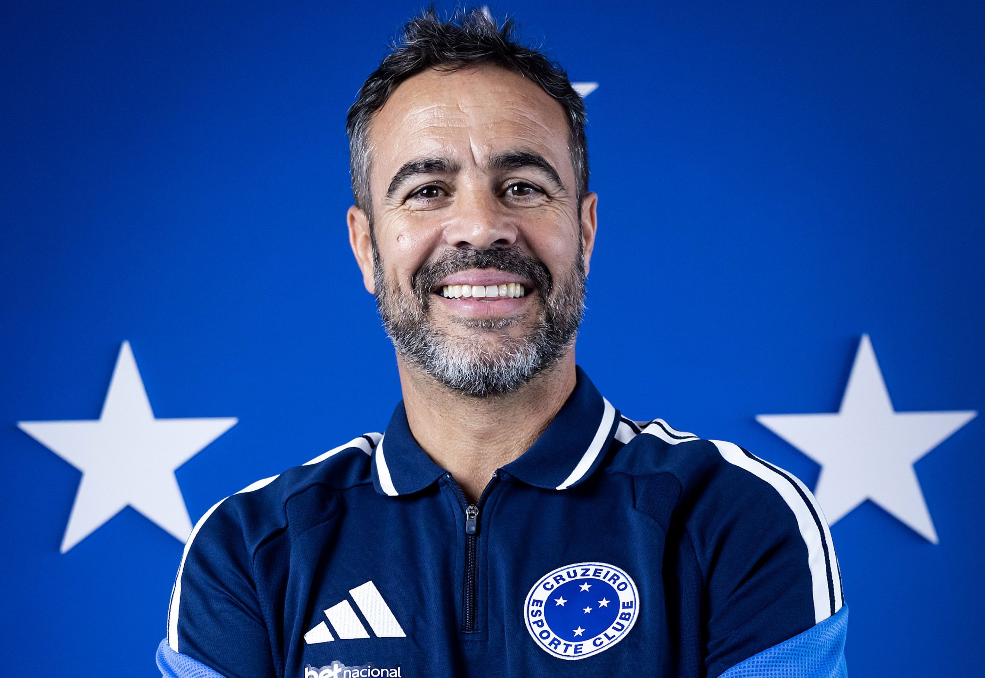 Ao vivo: assista à apresentação do técnico Artur Jorge no Cruzeiro