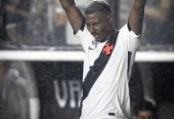 Lateral titular sente desconforto e pode desfalcar Vasco diante do Coritiba