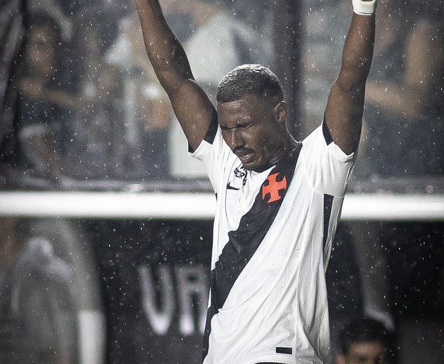 Cuiabano atinge marca expressiva na carreira e vira titular no Vasco