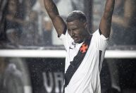 Cuiabano atinge marca expressiva na carreira e vira titular no Vasco