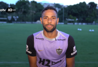 Atlético: Renan Lodi monta seleção da carreira com campeão pelo Flamengo e sem Hulk