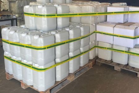 MAPA apreende 5 mil litros de fertilizantes irregulares no interior de SP