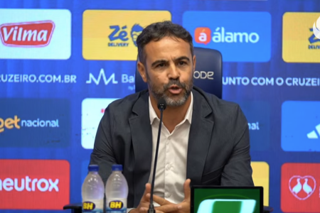 Artur Jorge, novo técnico do Cruzeiro, em apresentação na Toca da Raposa II