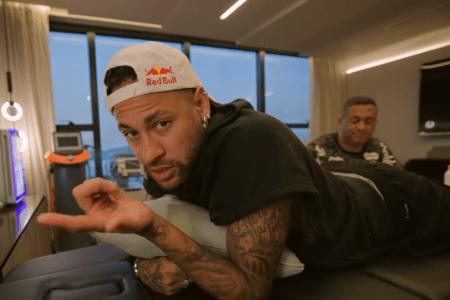 Neymar, do Santos, em vlog no YouTube