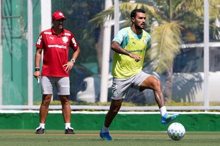 Abel Ferreira observa Jefté em treino do Palmeiras • Cesar Greco/Palmeiras