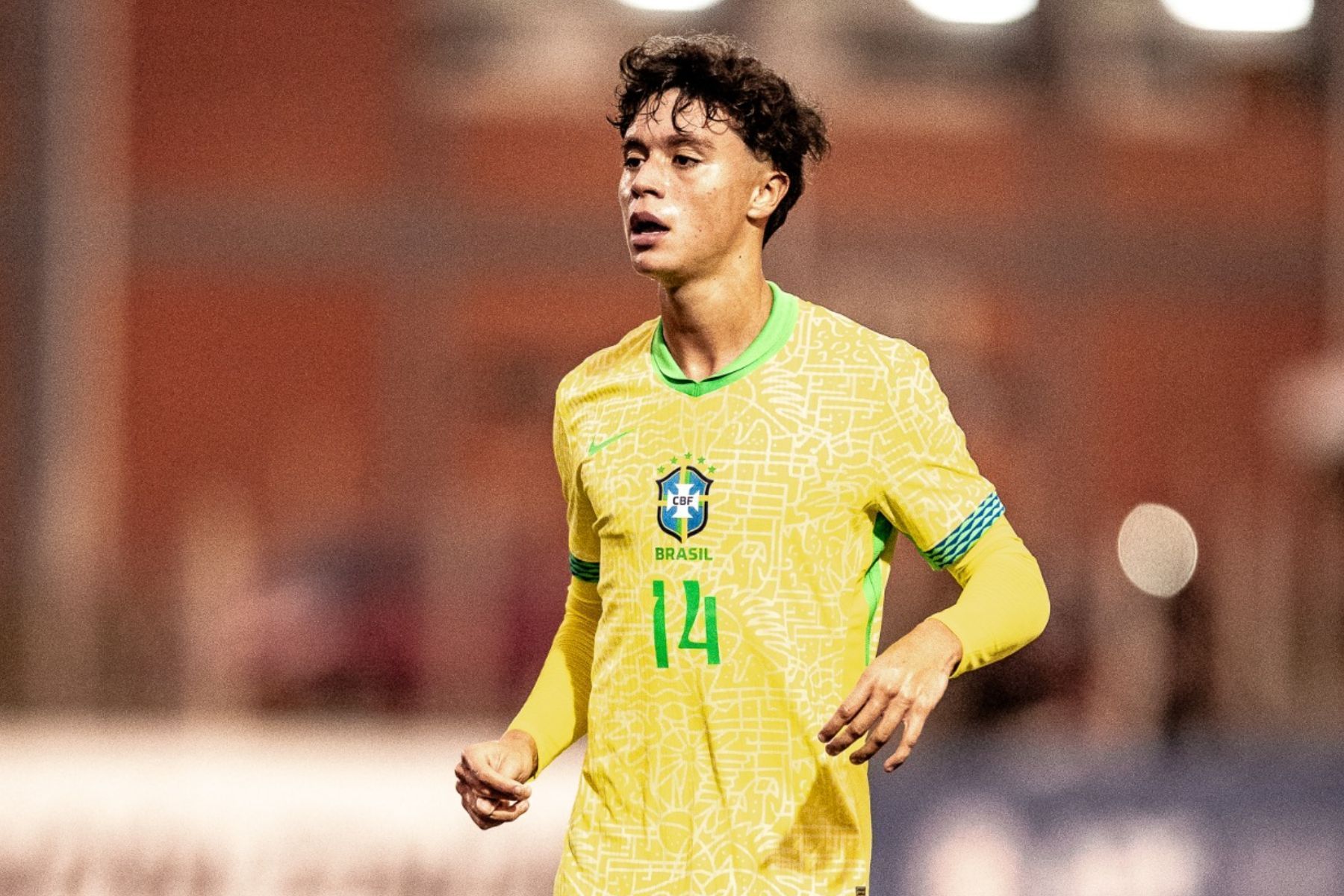 Filho de ídolo do São Paulo assina contrato profissional com clube; veja multa