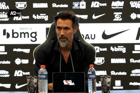 Eduardo Domínguez, técnico do Atlético, em coletiva na Arena MRV