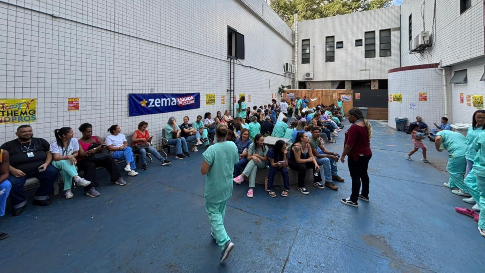 Em greve, trabalhadores da Fhemig relatam falta de avanço nas negociações