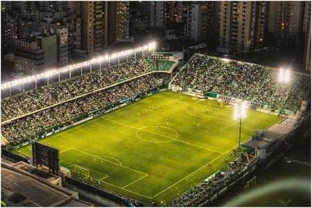 Estádio Hailé Pinheiro, a Serrinha, em Goiânia