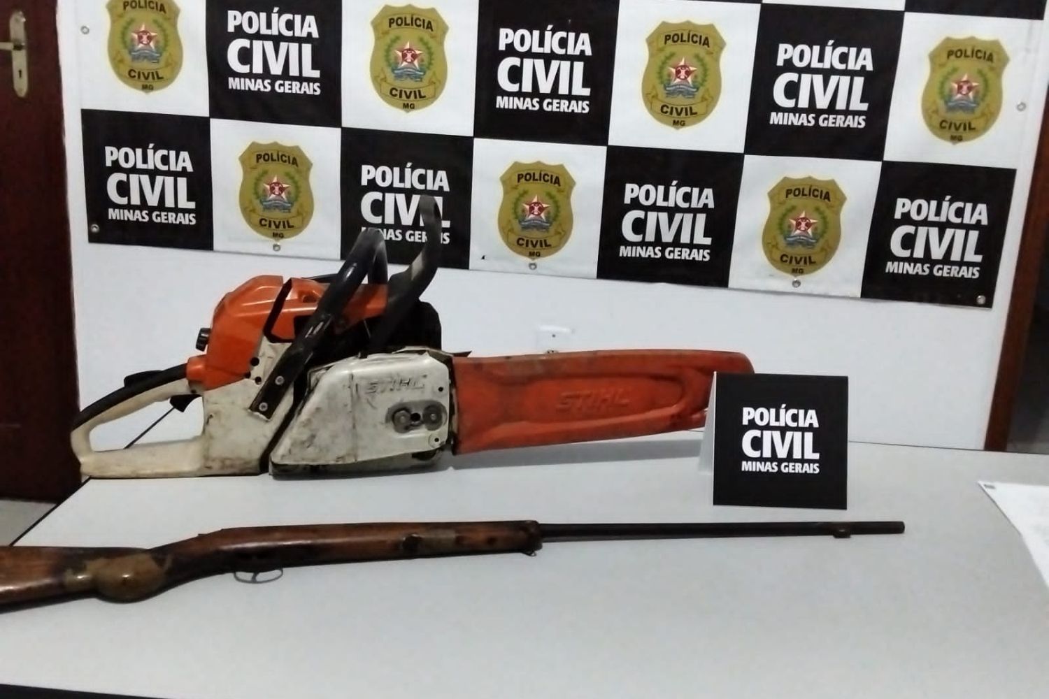 Homem é preso por ameaças domésticas com uma motosserra em Andrelândia (MG)