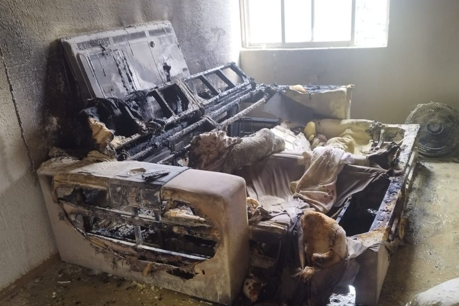 Quatro pessoas ficam feridas após incêndio em apartamento em Juiz de Fora