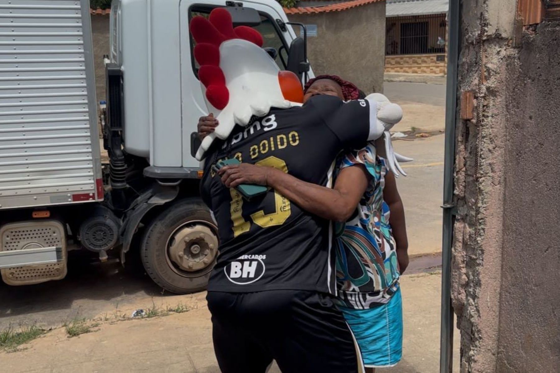 Instituto Galo entrega doações às vítimas das chuvas na Zona da Mata