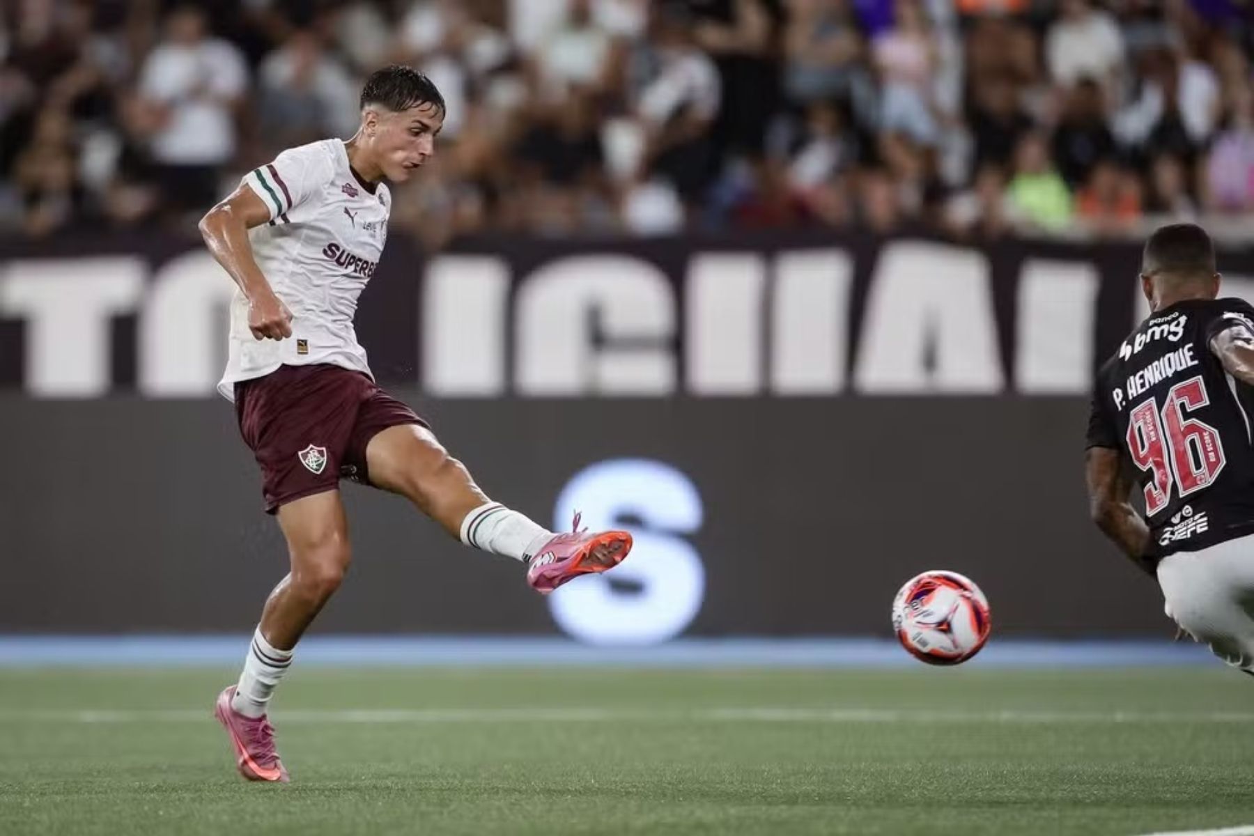Volante do Fluminense evolui, mas não será relacionado contra o Corinthians