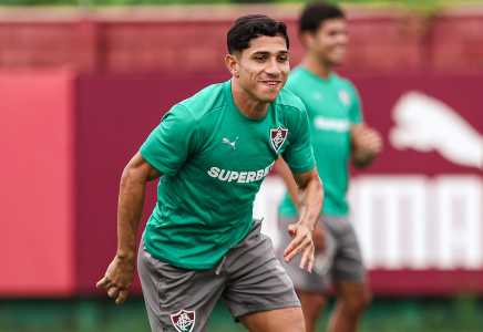 Savarino em treino do Fluminense