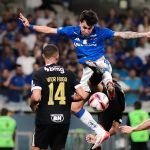 De campeões improváveis a pancadaria no clássico: momentos do futebol que parecem mentira