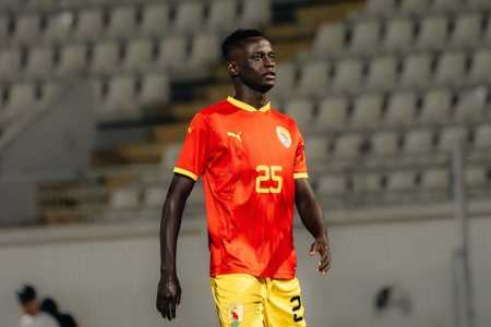 Cissé em jogo da Seleção de Guiné