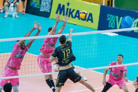 Montes Claros vence Mogi pela Superliga B