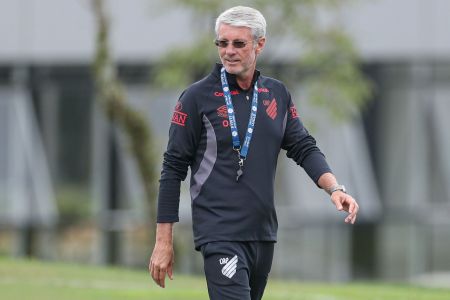 Odair Hellmann, técnico do Athletico-PR