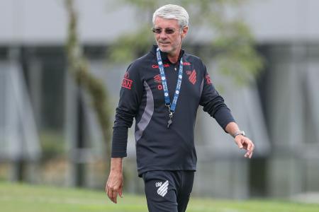 Odair Hellmann, técnico do Athletico-PR