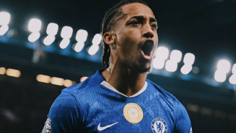 Após gafe de Ancelotti, Chelsea brinca com convocação de João Pedro