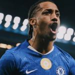 Após gafe de Ancelotti, Chelsea brinca com convocação de João Pedro