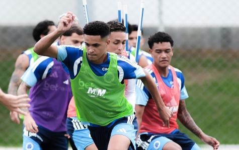 Kauã Prates durante treino do Cruzeiro • Gustavo Martins/Cruzeiro