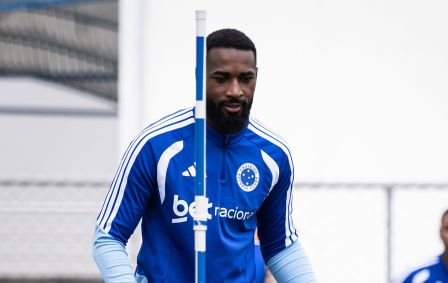 Gerson durante treino do Cruzeiro