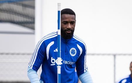 Gerson durante treino do Cruzeiro
