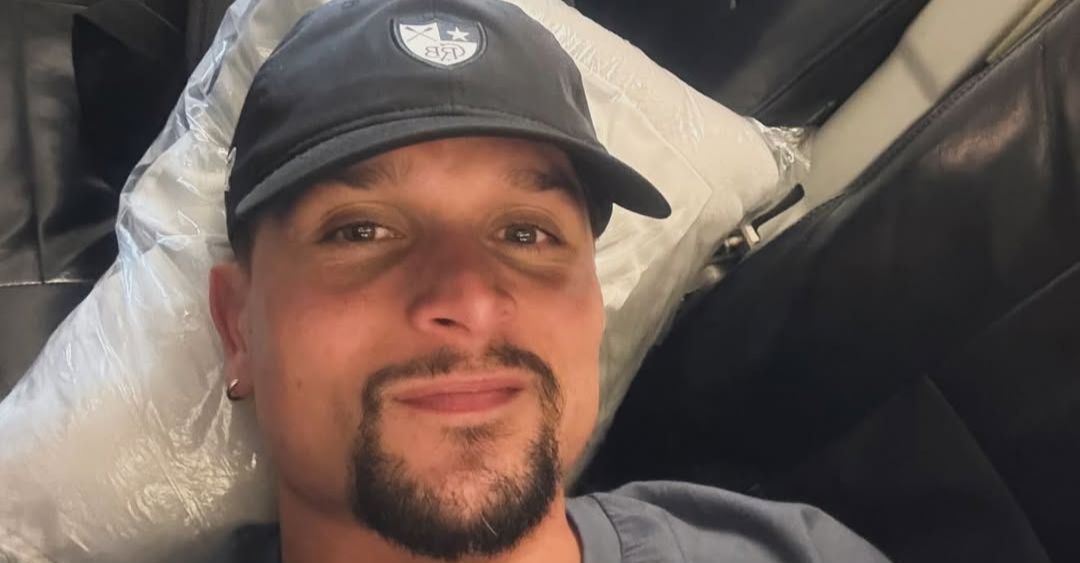 Jogador do Botafogo reage a problemas técnicos em avião: 'Livramento'