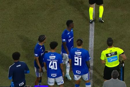 Rhuan Gabriel estreou pelo Cruzeiro diante do Athletico-PR