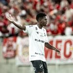 Ex-Cruzeiro chama atenção em estreia pelo maior campeão estadual do Brasil